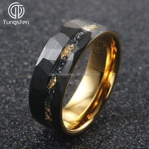 Bague de mariage en tungstène <span class=keywords><strong>noir</strong></span> et or jaune de 8mm pour homme Bague de mariage tendance en météorite avec incrustation de feuille d'or et finition à facettes - Product Image 3