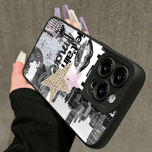 Nuova <span class=keywords><strong>Cover</strong></span> per <span class=keywords><strong>iPhone</strong></span> 17 16 Pro Max <span class=keywords><strong>con</strong></span> Stampa Città Bianca e <span class=keywords><strong>Nera</strong></span>, Labbra di Leopardo e Stelle, Finitura <span class=keywords><strong>Nera</strong></span> Opaca a Pori Fini - Product Image 3