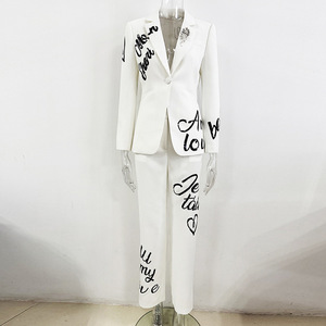 Ensemble <span class=keywords><strong>tailleur</strong></span> de luxe <span class=keywords><strong>blanc</strong></span> Vespera pour <span class=keywords><strong>femme</strong></span> – Blazer et <span class=keywords><strong>pantalon</strong></span> élégants pour le bureau et les occasions formelles – Spandex/Polyester - Product Image 1