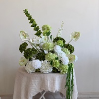 Boule de fleurs artificielles blanches et vertes B125 en promotion, centre de table floral, boule de baisers pour décoration de table de mariage et de réception