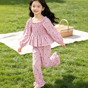Completo due pezzi per <span class=keywords><strong>bambina</strong></span> in stile coreano, dolce e femminile, con strisce verticali, top a spalle scoperte con volant e maniche lunghe - Product Image 2