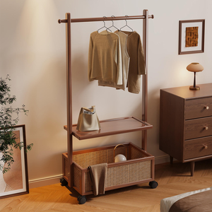 Porte-vêtements en bois moderne avec roulettes pour une mobilité aisée, idéal pour les chambres, les appartements, les salons et les hôtels - Product Image 3
