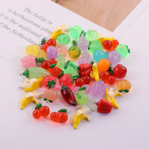 Cuentas acrílicas de frutas y verduras de formas mixtas para la fabricación de joyería, cuentas sueltas de resina plástica de colores aleatorios - Product Image 1