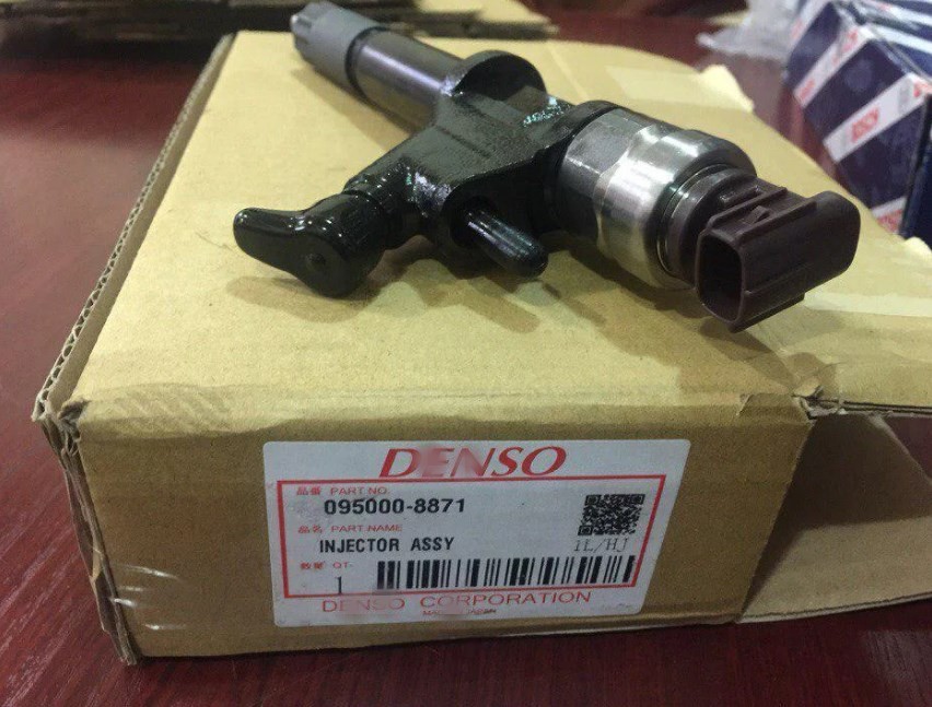 fuel injector 095000-8871 VG1038080007 injector for Sinotruk Howo injector nozzle 095000-8871 VG1038080007 9709500-887