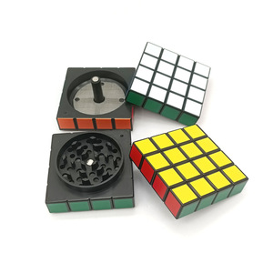 Molinillo de Hierbas Cuadrado Manual de 4 Capas y 58 mm con Diseño Creativo de Cubo de <span class=keywords><strong>Rubik</strong></span> para Hierbas Secas - Product Image 3