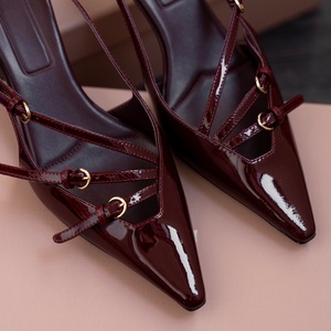 Sandalias de Tacón Alto con Punta en Pico de Seda Negra para Mujer, Última Moda en Zapatos de Tacón de Charol - Product Image 2