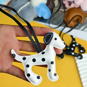 Llavero de piel sintética de diseño 2026, nuevo, con diseño de perro Dálmata, colgante para bolso, coche, venta al por mayor - Product Image 1