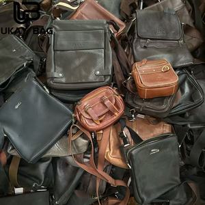 A13 Sacs en cuir usagés pour hommes en ballots Cuir de mouton d'<span class=keywords><strong>occasion</strong></span> <span class=keywords><strong>et</strong></span> en vente de gros pour hommes Sacs Ukay de haute qualité - Product Image 4