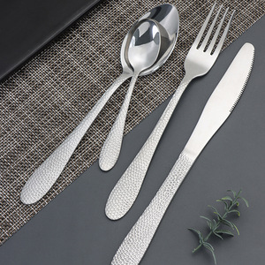 Juego de cubiertos de acero inoxidable con patrón martillado de piel de serpiente, popular, desechable, estilo occidental, incluye cuchillo para carne y tenedor - Product Image 2