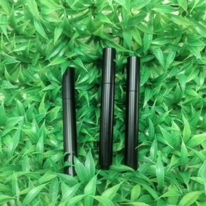 Brillo Labial Vegano con Ácido Hialurónico, Aplicador Suave, Efecto Voluminizador, Hidratante de Larga Duración, Cuidado de Líneas Labiales - Product Image 3
