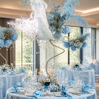 Sculpture florale abstraite en fil métallique sur pied, finition dorée, pour décoration florale, centre de table, allée d'entrée, mariages et événements