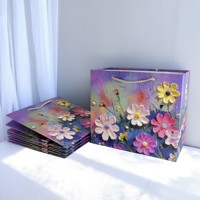 Sacs cadeaux en carton blanc de style peinture à l'huile de luxe avec impression offset, réutilisables, taille personnalisable et poignée sur mesure Yuanda 210gsm
