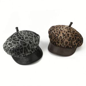 Nouveau béret léopard automne-hiver avec visière en cuir PU, béret élégant pour femme - Product Image 1