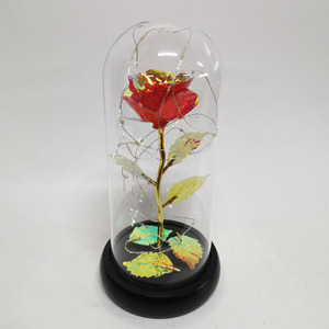 Fleur dans un verre, rose éternelle conservée sous cloche, ornement de rose avec base en bois - Product Image 1