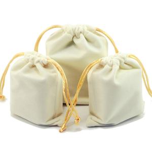 Pochette en flanelle beige de luxe de taille moyenne avec cordon de serrage, sac d'emballage cadeau personnalisé pour bijoux, sac en velours avec logo personnalisé pour bijoux - Product Image 2