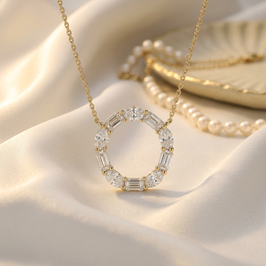 Pendentif cercle en moissanite argentée avec pierres ovales et taille émeraude, collier multi-formes - Product Image 1