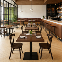 Nous produisons des meubles de restaurant de style vintage et pouvons fabriquer sur mesure des tables, des chaises et des banquettes.