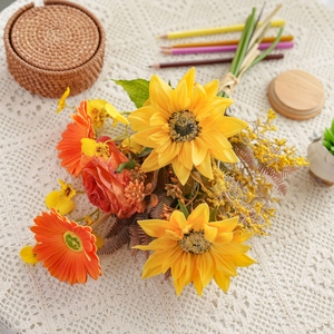CF02118 Ramo Artificial Mixto Naranja y Amarillo con Girasol, Gerbera y Rosa, Arreglo Floral de 44 cm para Decoración del Hogar y Bodas - Product Image 2