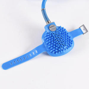 Brosse de bain pour chien en caoutchouc écologique avec pulvérisateur et accessoire de douche, outil de toilettage pour animaux de compagnie, tuyau de lavage - Product Image 5