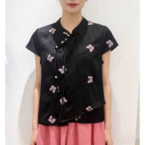 <span class=keywords><strong>Chemisier</strong></span> d'été décontracté <span class=keywords><strong>blanc</strong></span> à manches courtes pour <span class=keywords><strong>femme</strong></span>, imprimé floral vintage, avec fente boutonnée et col montant, idéal pour les loisirs et le travail - Product Image 1