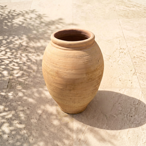 Grand vase en terre cuite rustique méditerranéen, poterie décorative, centre de table en céramique naturelle, fait main, pour la maison et le jardin - Product Image 4