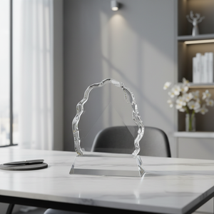 Trofeo in Vetro Bianco Design Iceberg, Elegante Decorazione in Cristallo - Product Image 3