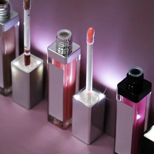 Lipstik Cair Matte Grosir Logo Kustom Lembap Tidak Lengket <span class=keywords><strong>Lip</strong></span> <span class=keywords><strong>gloss</strong></span> Mengkilap Lampu LED dengan Cermin <span class=keywords><strong>Lip</strong></span> <span class=keywords><strong>gloss</strong></span> - Product Image 4