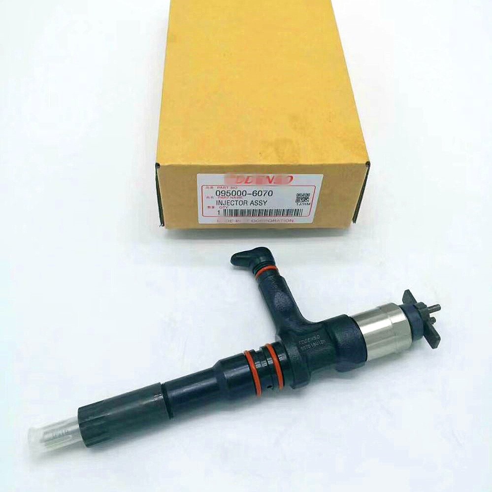 Excavator spare parts Injector 095000-6070 factory common rail injector 6070 6251-11-3100 for Komatsu PC400-8 PC450-8 SAA6D125
