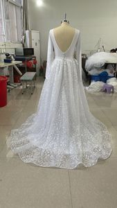 Robe de Mariée de Luxe Élégante à Manches Longues, Dos Nu, en Dentelle, Blanche - Product Image 6