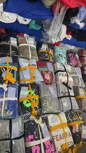 Распродажа 2025: Оптовая продажа новых мужских и женских повседневных хлопковых футболок и одежды из Гуандуна, модные, в ассортименте, случайная упаковка - Product Image 3