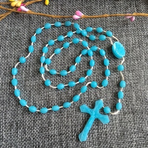 Rosario Católico de Plástico Súper Económico que Brilla en la Oscuridad - Product Image 6