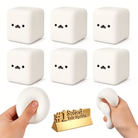 Peluches Tofu Douces, Cadeaux Anti-Stress en Forme de Cube Blanc, Jouets Squishy en Pâte pour Soulager l'Anxiété et Apaiser l'Esprit