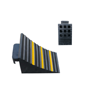 भारी शुल्क वाली काली सुरक्षा कार रबर व्हील स्टॉप ब्लॉक के लिए चिंतनशील टेप के साथ - Product Image 6