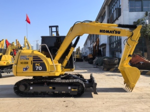 Mini pelle sur chenilles Komatsu PC70 7 tonnes pelleteuse à chenilles fabriquée au Japon pompe à engrenages moteur ZX70 307E Kawasaki pompe hydraulique 0-2000 - Product Image 3