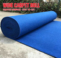 Tapis rouge grand format en tissu non tissé avec texture moelleuse pour événements temporaires