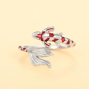 Anello Aperto a Forma di Pesce Koi per Donne, Design Regolabile per Uso Quotidiano - Product Image 1