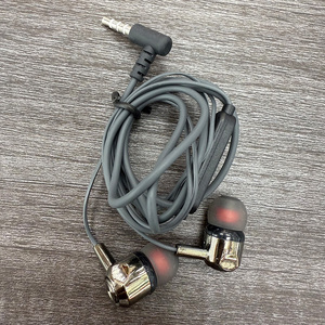 Audífonos Intrauditivos con Cable KS-13 Originales de 3.5 mm, Chipset JL, Resistentes al Agua IPX-3, Negros, para iPhone 13 y Todos los Dispositivos - Product Image 1
