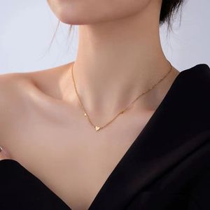 Collar de Acero Inoxidable con Diseño Simple al por Mayor, Mini Collar con 3 Corazones para Mujer - Product Image 3