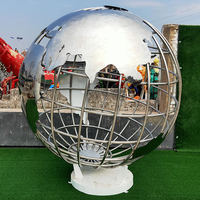 Sculpture de globe terrestre personnalisée en acier inoxydable poli de grande taille pour la décoration extérieure, les jardins, les bâtiments emblématiques, les places de ville