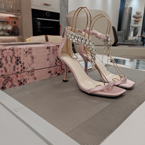 Sandales à talons hauts Jimmy pour femme à bout carré et bride cheville, avec pompon en cristal, escarpins tendance pour soirée romantique - Product Image 1