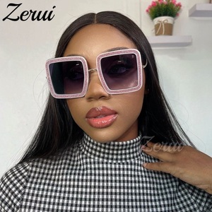 Gafas de sol de gran tamaño para mujer y <span class=keywords><strong>hombre</strong></span>, <span class=keywords><strong>lentes</strong></span> de sol cuadradas de lujo con diamantes brillantes, gafas de sol UV400 masculinas, anteojos <span class=keywords><strong>Hipster</strong></span> necesarios al por mayor - Product Image 1