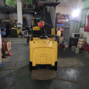 Chariot élévateur électrique Hyster 59, d'occasion, avec siège de conducteur, propulsion arrière, pneus pleins, pour sols intérieurs en usine de fabrication - Product Image 3