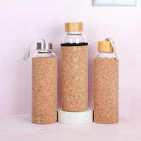 Botol air kaca tutup bambu kustom dari pabrik dengan lengan sumbat