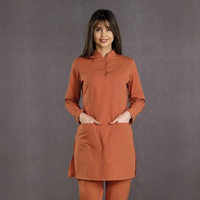 Haute Qualité Mode Salon Gommage Top Beauté Tuniques Salon Uniformes Salon De Beauté Dames Spa Uniforme Esthéticienne Uniforme pour Femmes