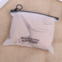 Sacs en plastique PE biodégradables mats et givrés avec fermeture éclair pour vêtements personnalisés, avec logo