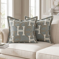 Housse de coussin décorative 50x50cm en chenille de luxe avec monogramme H et motif chaîne, accent orange élégant pour canapé, lit et décoration de salon