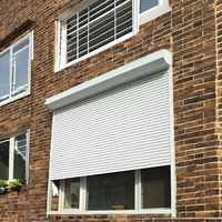 Fenêtres coulissantes modernes en aluminium et verre sur mesure avec volet roulant électrique intégré