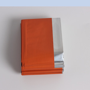Manta de Emergencia para Exteriores 130x210cm, Aislamiento Térmico Reflectante, Naranja y Plateado, Equipo de Supervivencia - Product Image 3