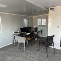 Maison conteneur de luxe à toit en pignon, double aile extensible, avec terrasse, préfabriquée et modulaire, pour complexe hôtelier, camping et hôtel