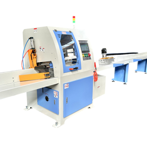 La sega a taglio automatico rileva accuratamente le dimensioni del materiale, garantendo un taglio preciso per il taglio di <span class=keywords><strong>pallet</strong></span> e travi <span class=keywords><strong>in</strong></span> <span class=keywords><strong>legno</strong></span>. - Product Image 2